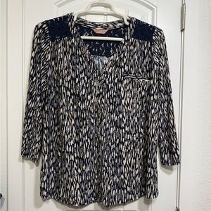 Amana Women’s Abstract Print Lace Yoke Button-Up Blouse Size 3X Navy Cream